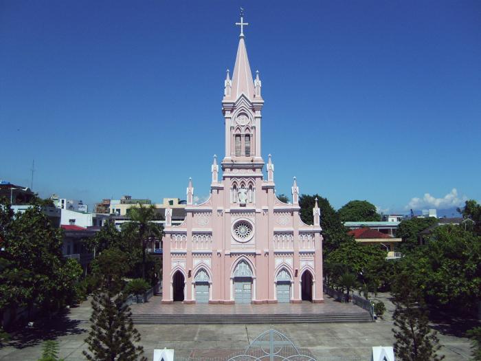 Da Nang Travel Guide - Pink church