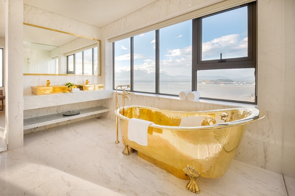 EXPERIENCE THE GOLD PLATED SANITARY EQUIPMENT IN  WYNDHAM DANANG GOLDEN BAY HOTEL